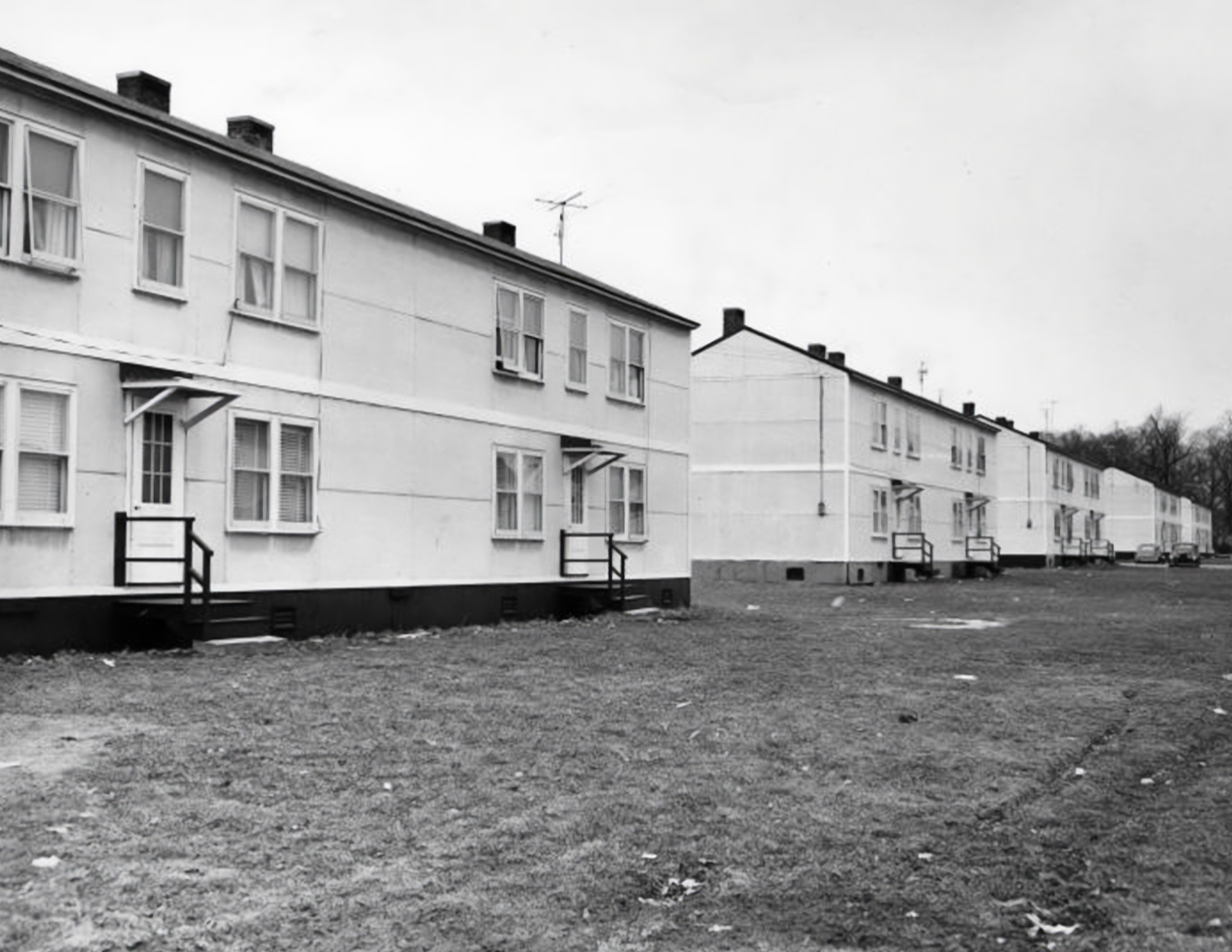 Built in 1943 as public housing for WWII workers, by September of that year only 20 out of 300 possible units were occupied. In a 1943 newspaper article, it is noted that “From an esthetic standpoint, the housing project on Oakwood Avenue couldn’t exactly be called a homeowner’s paradise.” With the threat of Black American workers moving into the units, the few occupants living at Oakwood Acres threatened to move out if Black Americans moved in.